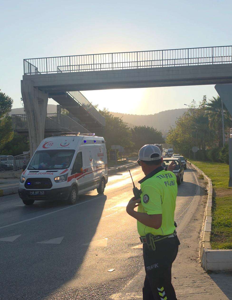 Milas-Bodrum Yolunda Tatilci Yoğunluğu, Polis Trafiğe Müdahale Etti 2